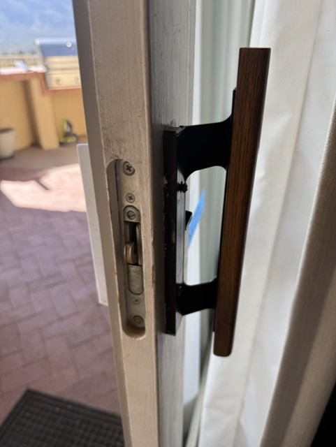 Sliding door latch 5